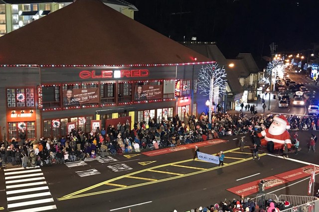 gatlinburg-christmas-parade