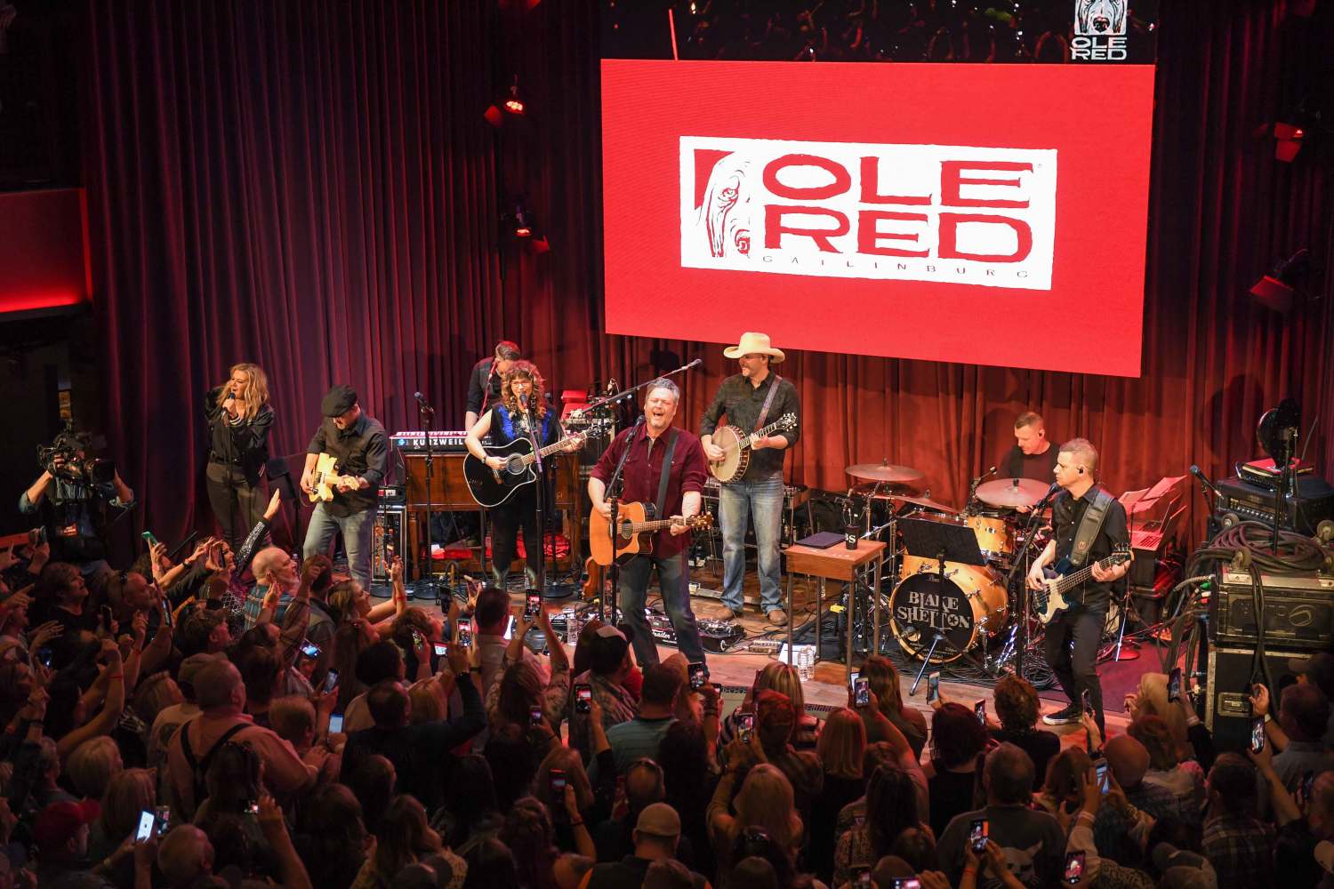 Ole Red Gatlinburg Celebrates Grand Opening With Performance By Blake